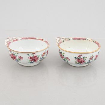 A pair of Famille Rose porcelain cups, China, Qing dynasty, 18th century.