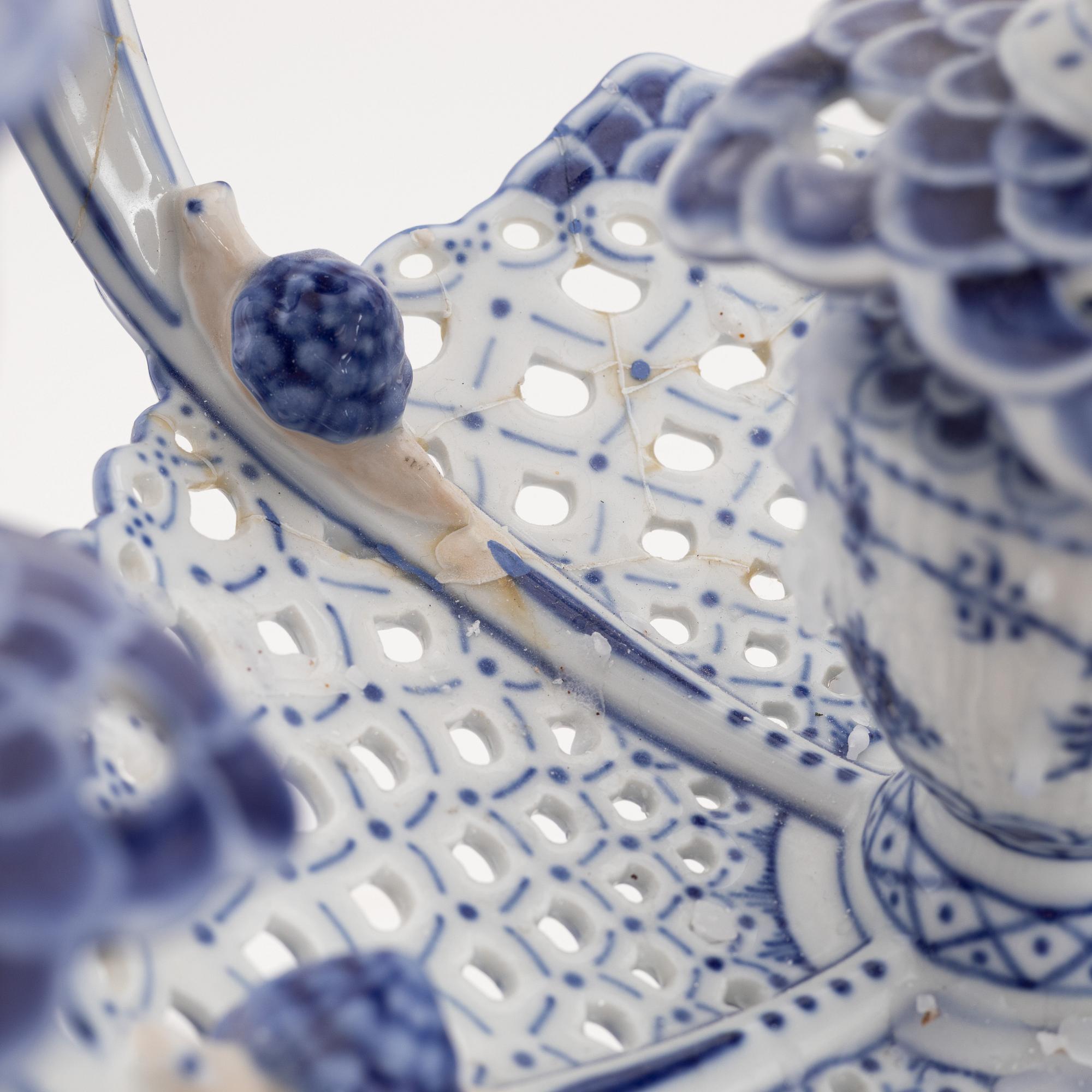 Royal Copenhagen, kandelaber, porslin, "Musselmalet Helblonde", modell 1006, Danmark, 1969-73.