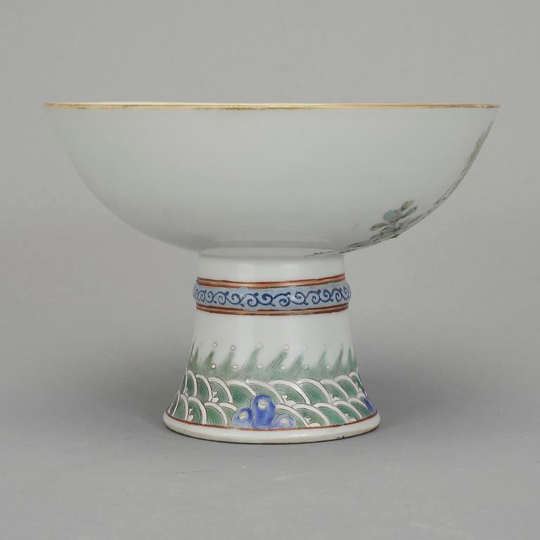 SKÅL PÅ FOT, porslin, Kina, 18/1900-tal.