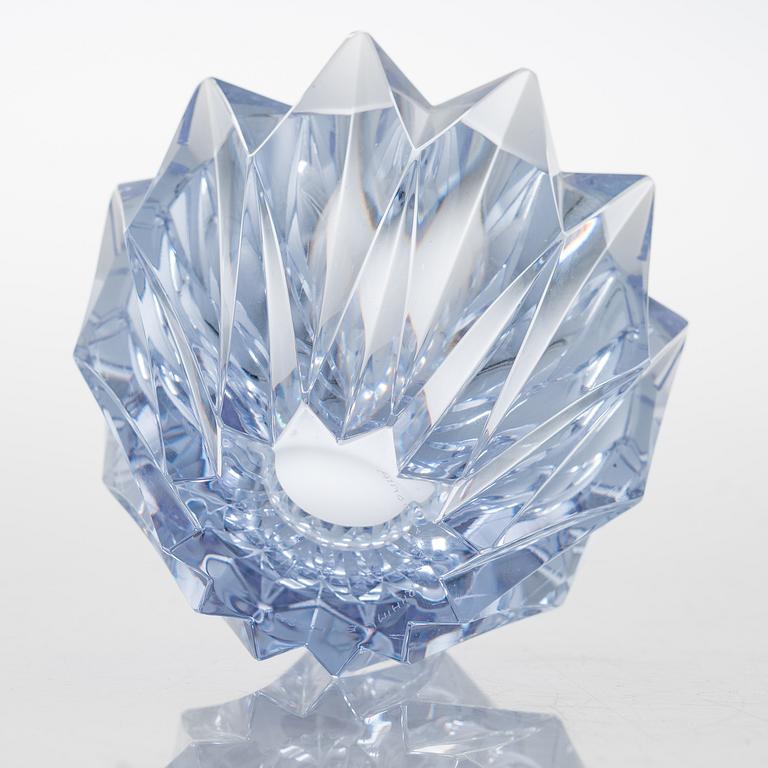 AIMO OKKOLIN, A 'Water Lily' bowl, signed Aimo Okkolin, Riihimäen Lasi Oy.