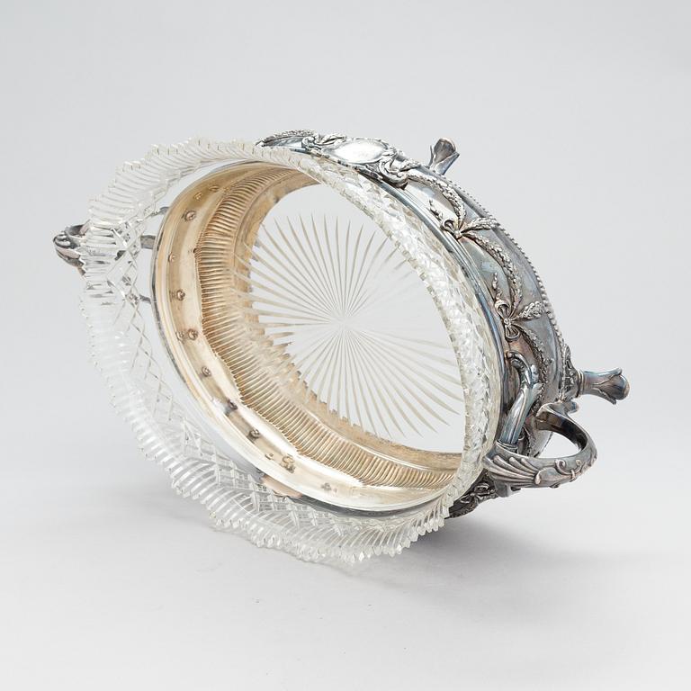 A silver centrepiece bowl with German and Russian hallmarks, from around the turn of the 20th century.