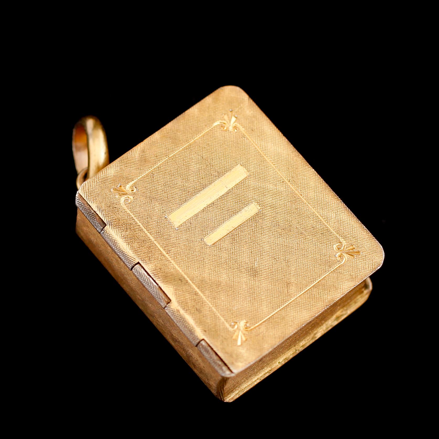 BERLOCK MED SPELDOSA, förgyllt silver, 1900-talets andra hälft.