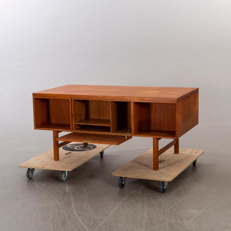 A WRITING DESK OMANN JUN A/S MODEL 76, DENMARK.