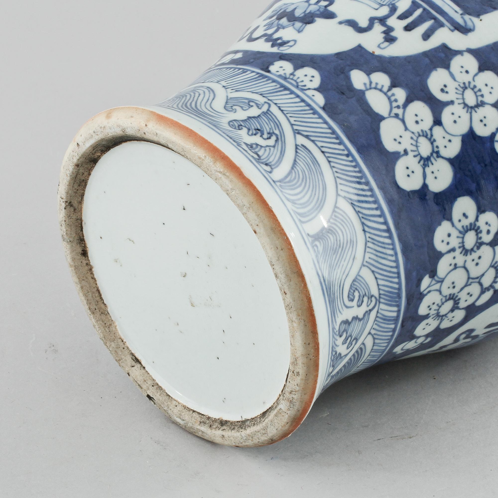 BORDSLAMPA, porslin, Kina, 1900-tal.