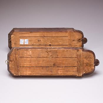 SPEGELLAMPETTER, ett par. Delvis 1700-tal.