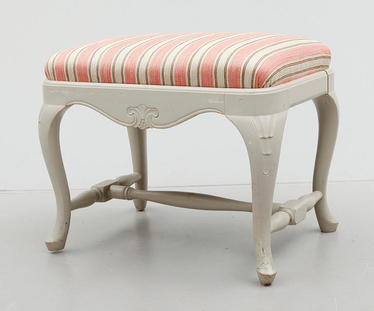 BORD, STOLAR OCH TABURETT, 4 delar, rokokostil, 1900-talets första hälft.
