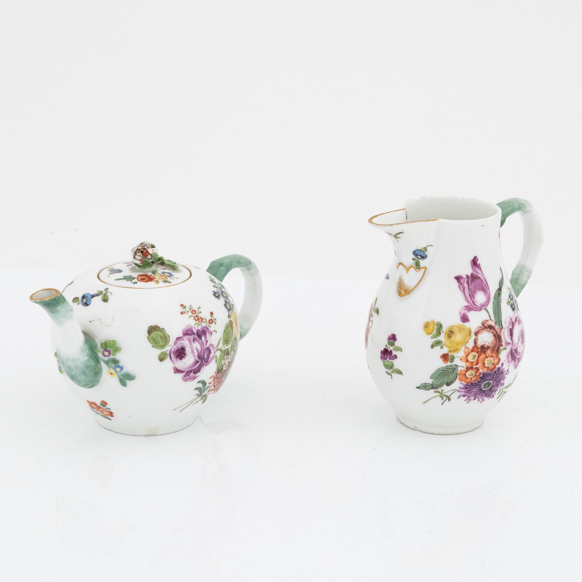Tekanna samt gräddkanna, porslin. Meissen, Tyskland, Punktzeit (1756-1773).