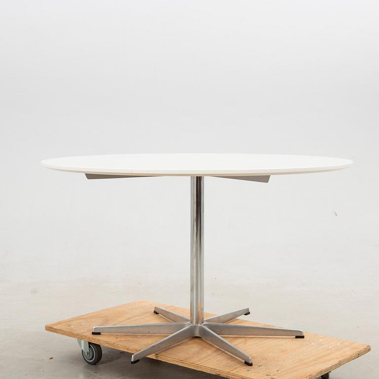 Arne Jacobsen, dining table, "Circular / B825", Fritz Hansen, Denmark, 1985.