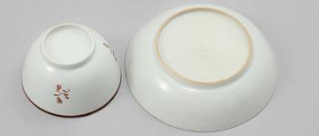 TEKOPPAR med FAT, 8 st, porslin, Kina, omkring sekelskiftet 1800.