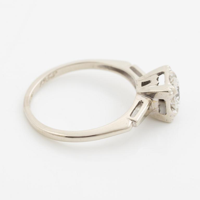 Ring, solitaire, 14K white gold with brilliant-cut diamond.