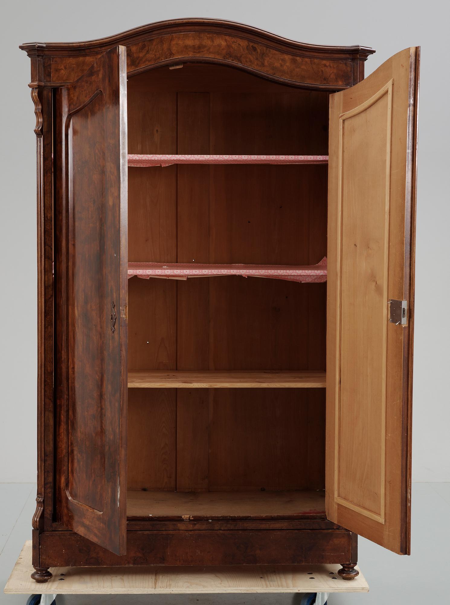 KLÄDSKÅP, nyrenässans, 1800-talets slut.