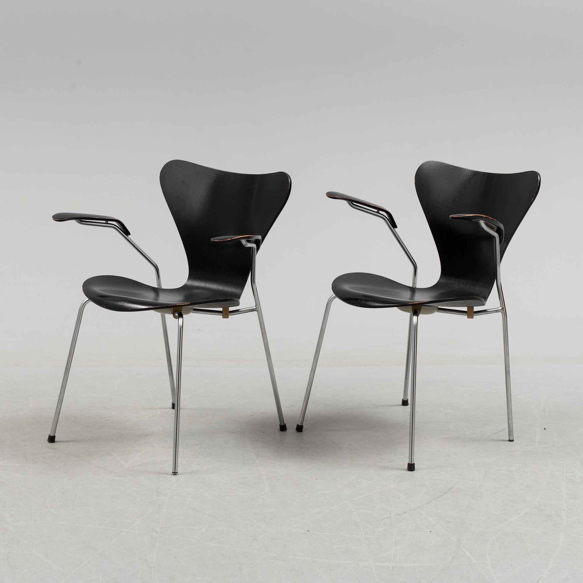 ARNE JACOBSEN, a pair of 'Seven' armchairs from Fritz Hansen, Denmark, 1967.