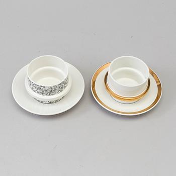 KAFFEKOPPAR MED UNDERFAT, 12 stycken, porslin, två olika dekorer, Arabia, troligen 1960/70-tal.