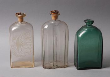 BRÄNNVINSFLASKOR, 3 st, glas, 1800-tal.