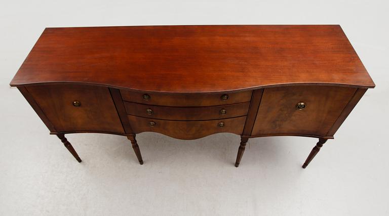 SIDEBOARD, England, 1900-talets andra hälft.