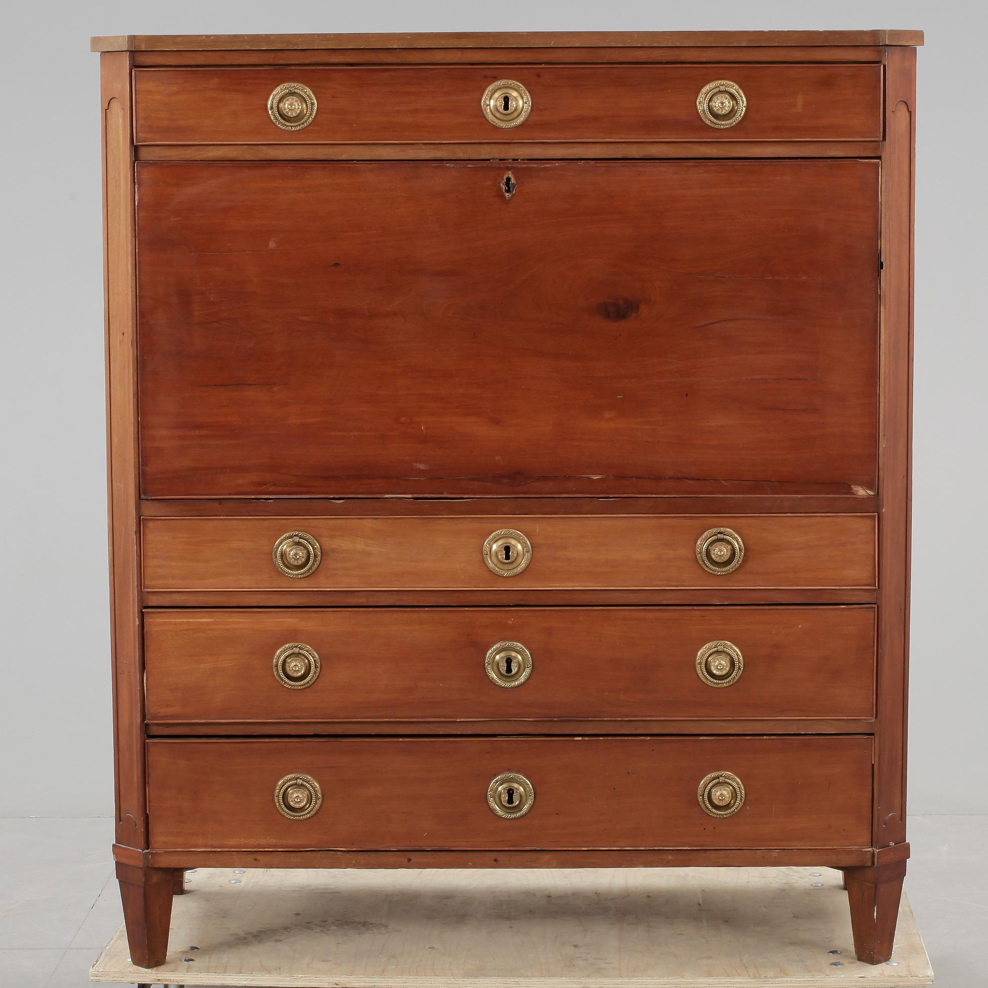 CHIFFONJE, Sengustaviansk, omkr år 1800.