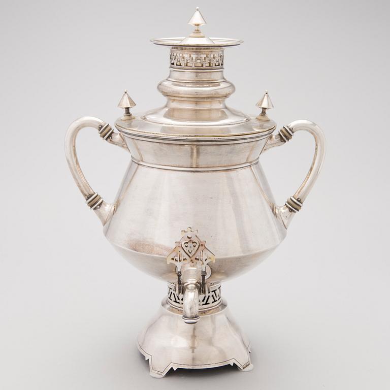 A RUSSIAN SILVER SAMOVAR BY HLEBNIKOV, Moscow 1899-1908.