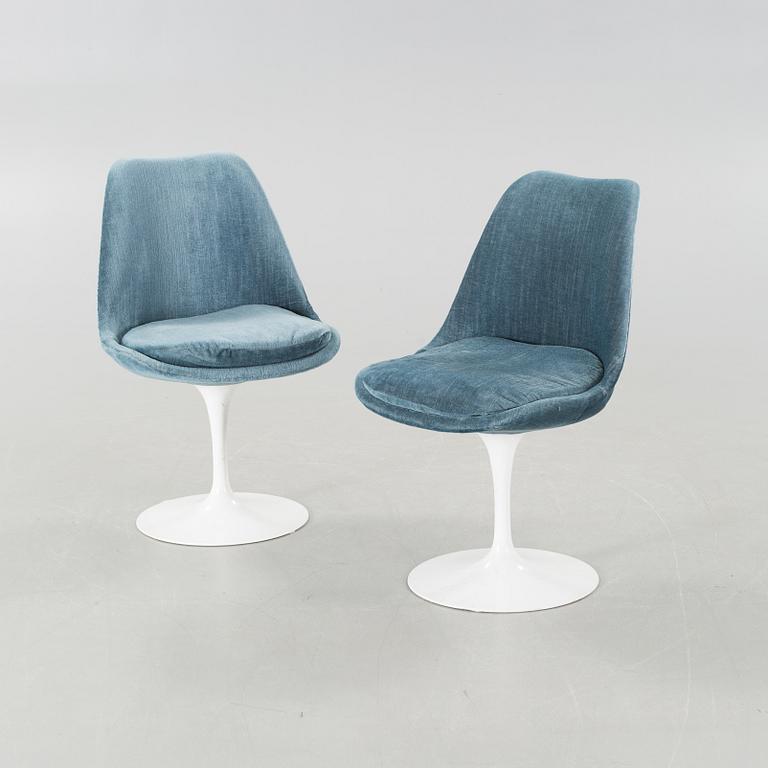 Two "Tulip" chairs by Eero Saarinen for Knoll international, second half of the 20th century.