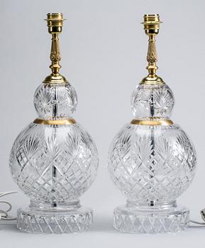 BORDSLAMPOR, ett par, formgivna och signerade av E.Moaven. Modern tillverkning.