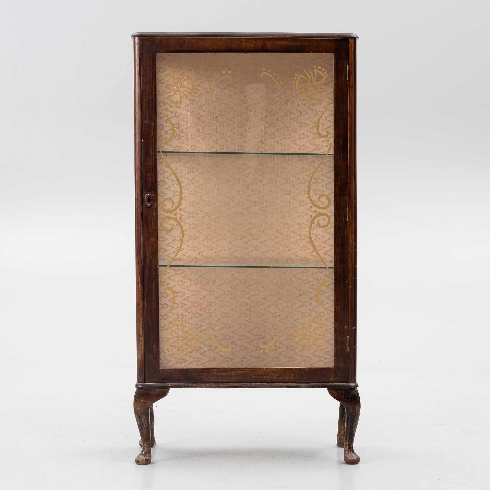 A display cabinet, first half of the 20th century.