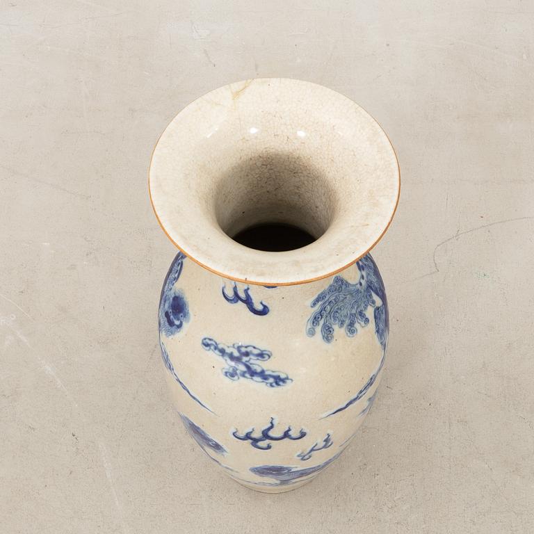 Floor vase China 20th century porcelain.