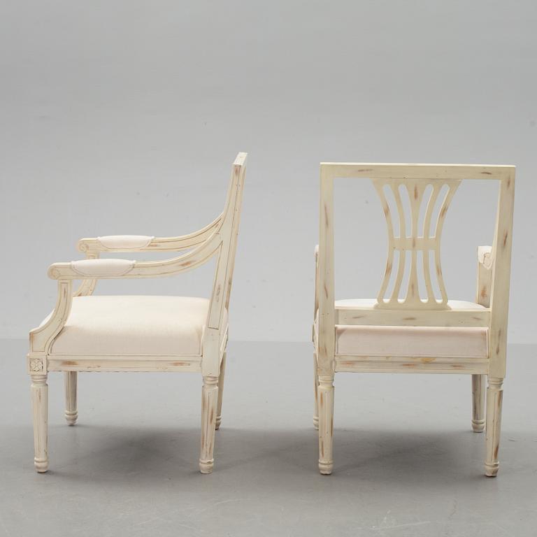 KARMSTOLAR, ett par, gustaviansk stil, 2000-tal.