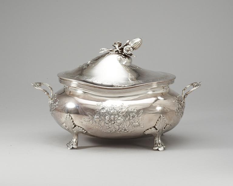A Roccoco style sterling tureen with cover.