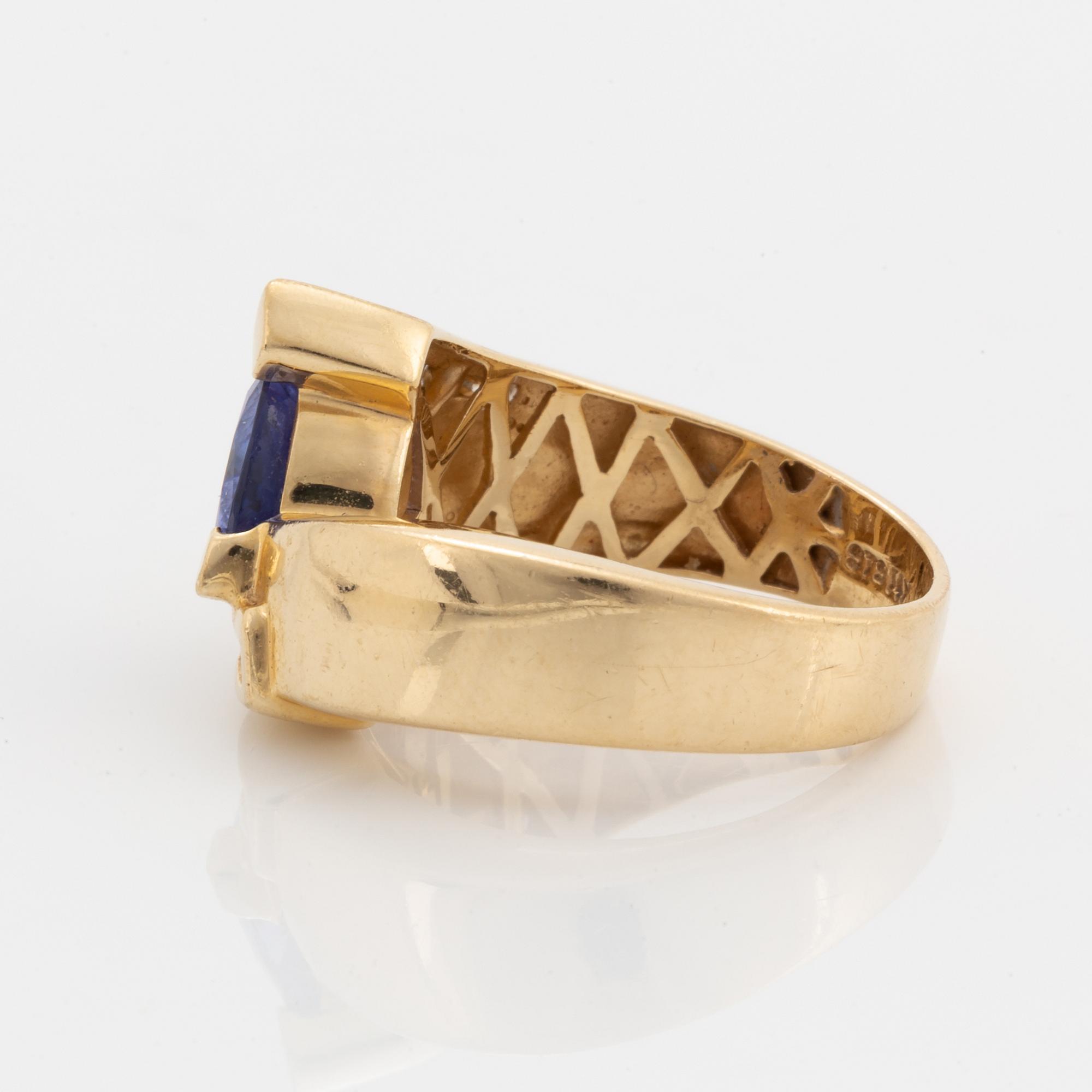 Brilliant-cut diamond and tanzanite ring.