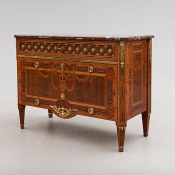 BYRÅ, gustaviansk stil, 1900-talets andra hälft.