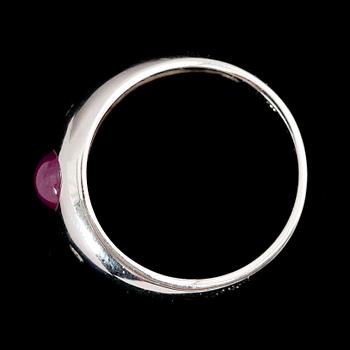 RING, 18 k vitguld, med rubin och briljantslipade briljanter 0.10 ct, AWC. Total vikt ca 6 g.