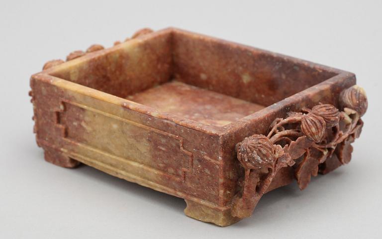 RÖKELSEKAR, soapstone, Kina, trol 1800-tal.