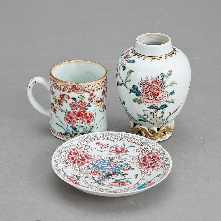 PARTI PORSLIN, 3 delar, Qingdynastin, Qianlong (1736-95).