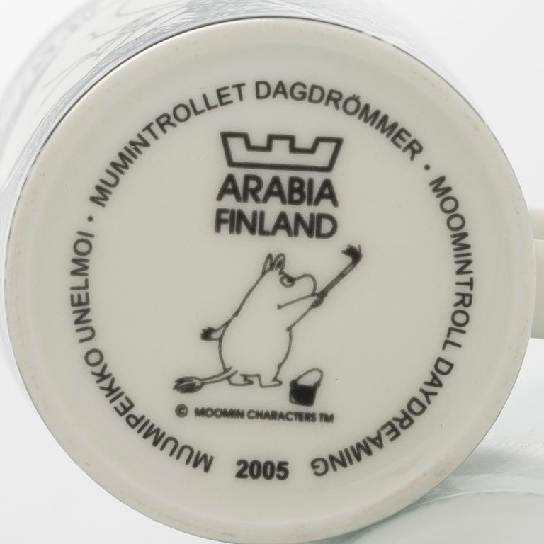 Muminmugg, "Mumintrollet dagdrömmer", porslin, Moomin Characters, Arabia 2005.