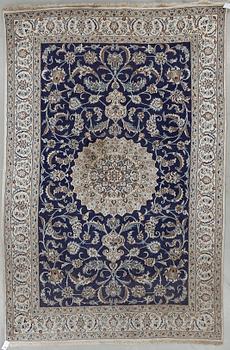 MATTA, Nain, part silk. Ca 303x198 cm.