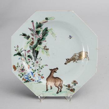 TALLRIKAR, 4 st, porslin,  Qingdynastin, Qianlong (1736-95).