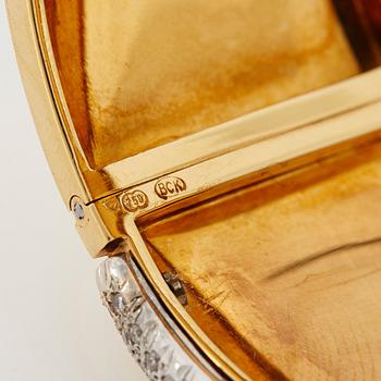 Armring 18K guld med runda briljantslipade diamanter.