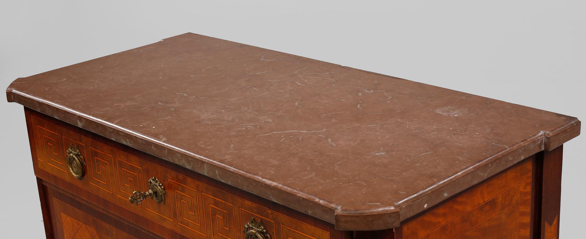 BYRÅ, gustaviansk stil, omkring 1900-talets mitt.