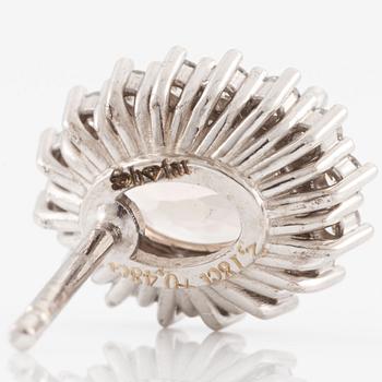 Örhängen med morganiter och briljantslipade diamanter.