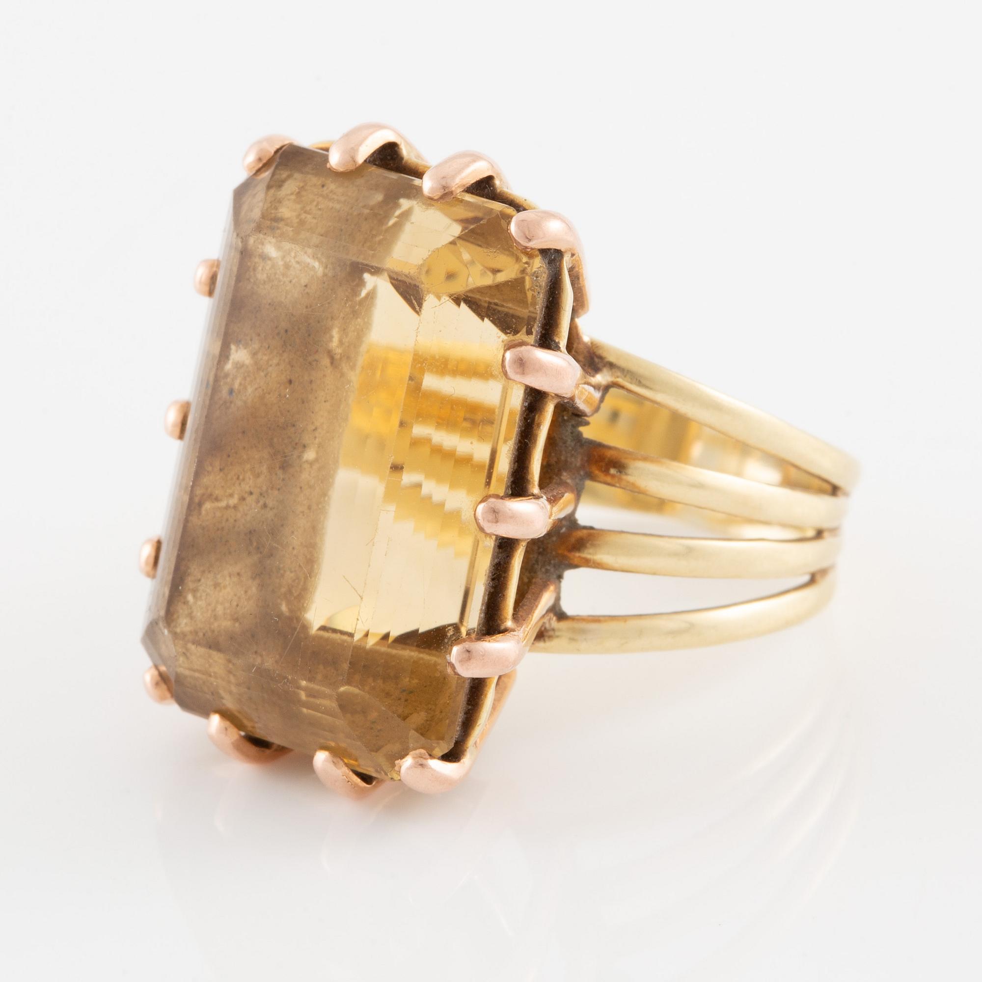 Ring 14K gold with citrine.