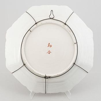 Praktfat, porslin, Japan, 1900-talets första hälft/mitt.