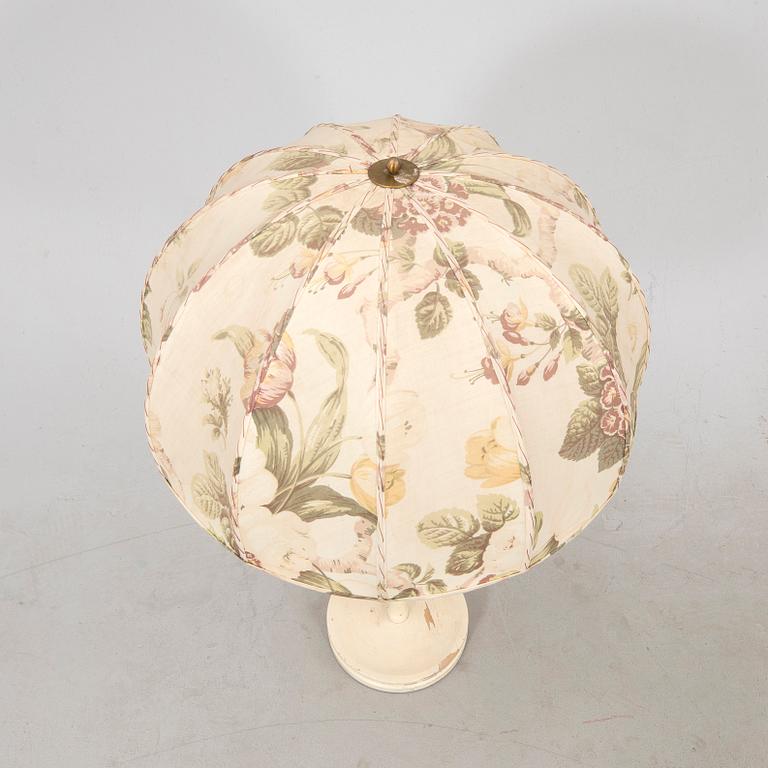 Josef Frank, a table lamp model no 2563 Firma Svenskt Tenn.