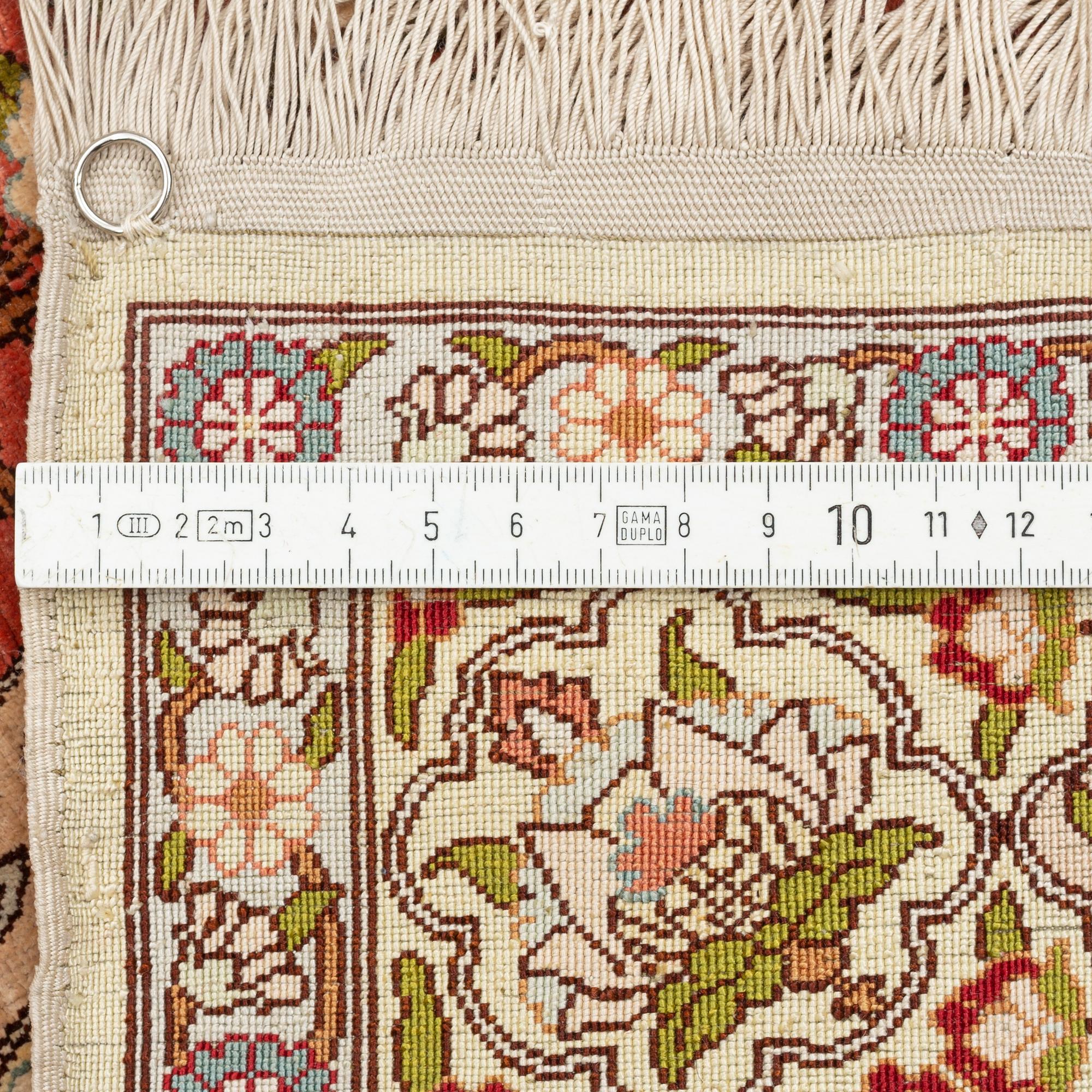 A silk Hereke, rug, ca 103 x 73 cm.