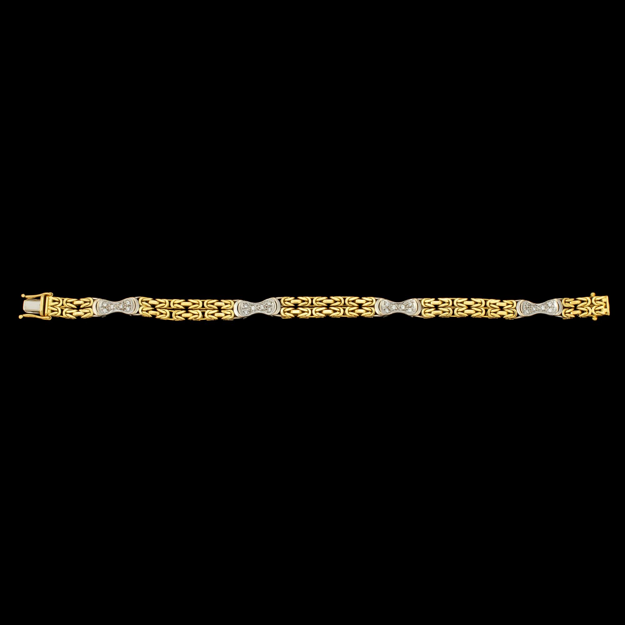 ARMLÄNK, 18k guld och vitguld med 24 små briljantslipade diamanter, tot 0.43 ct, importstämplat. Vikt 28 g.