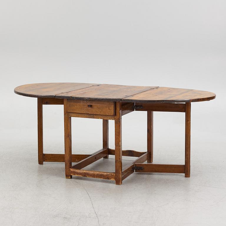 A drop-leaf table, 18th-19th century.