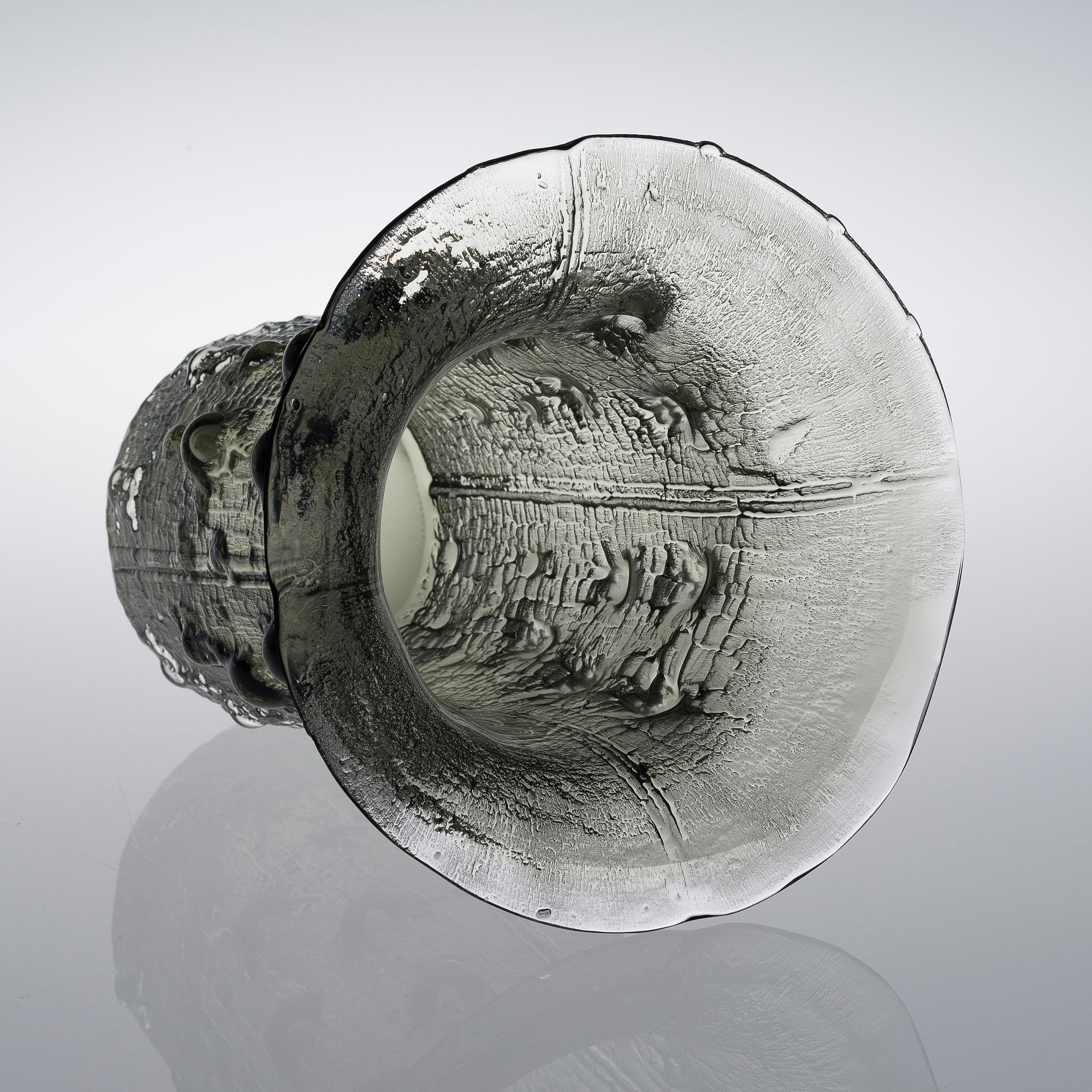 TIMO SARPANEVA, VAS. Finlandia-serien. Sign. Timo Sarpaneva 3356, Iittala. Formgiven 1964.