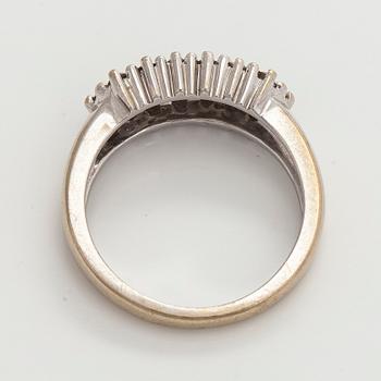 Ring, briljantslipade diamanter, 18K vitguld, England.