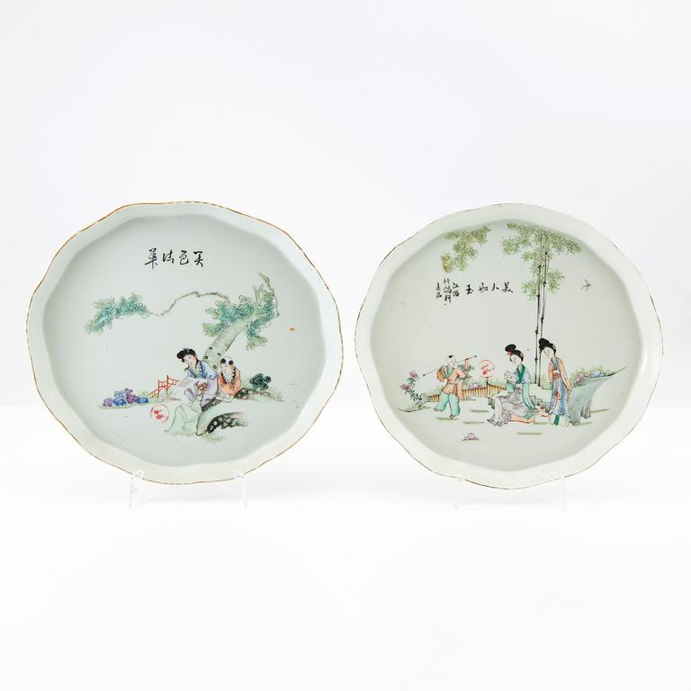 A set of two Chinese porcelain trays decorated with elegant ladies and children, 20th century.