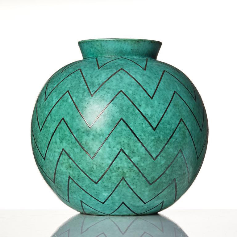 Wilhelm Kåge, an "Argenta" stoneware vase, Gustavsberg, Sweden 1938.