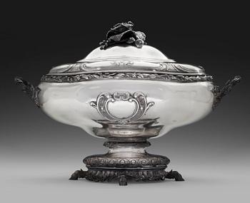 224. TOURINE, 84 silver, Marked "VAILLANT" Assay master Alexander Mitin St Petersburg 1858. Weight 6381 g.
