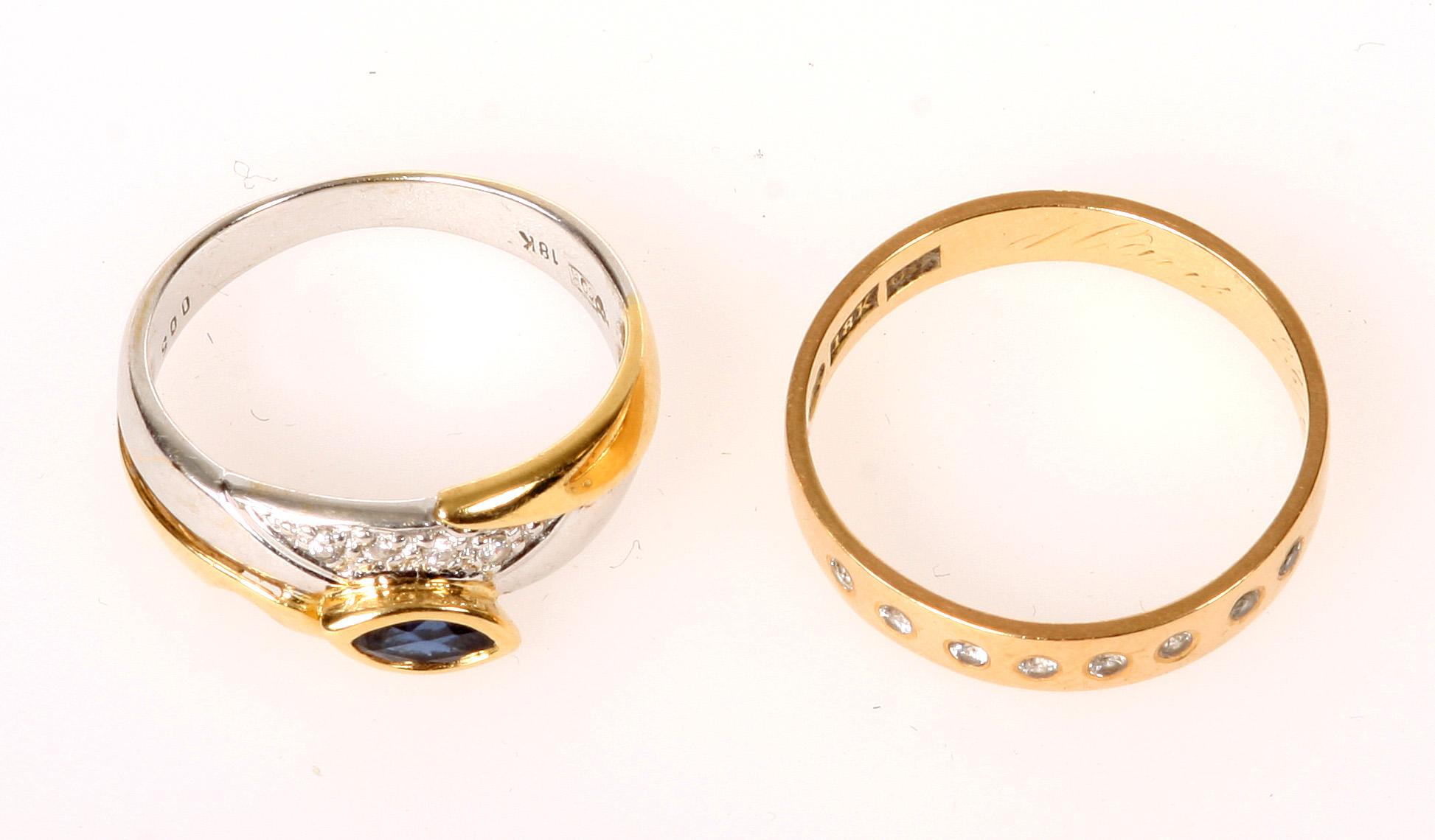 RINGAR, 2 st, 18 K guld. En ring med briljant och safir.